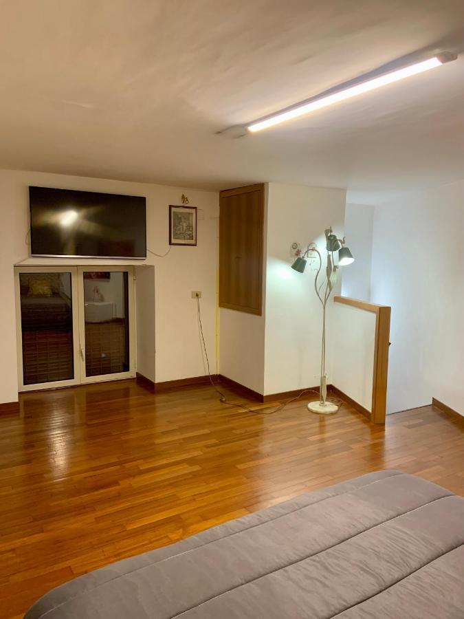 Room 24 - Appartamento Centralissimo Naples Luaran gambar